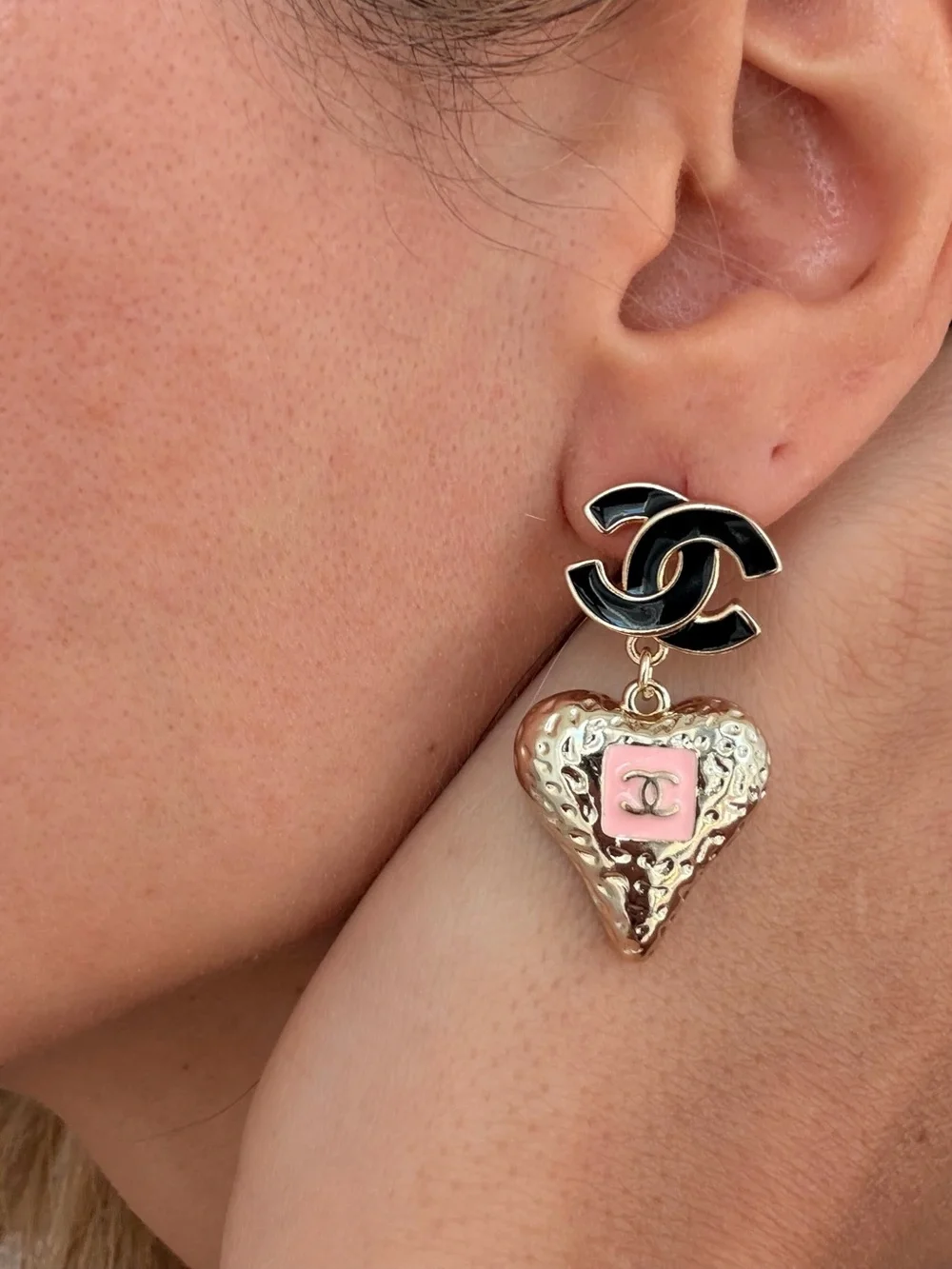 🖤Chanel Black & Pink Heart Drop Earrings💗